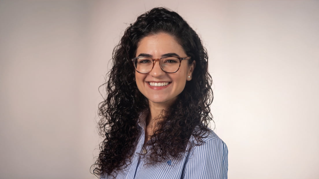 Professional headshot of Ana Luiza Roza